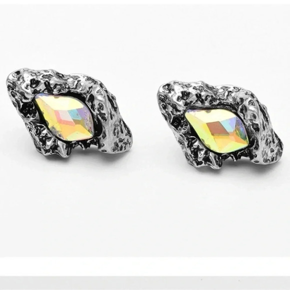 1 LEFT! Crystal Stud Earrings Silver - Picture 4 of 16